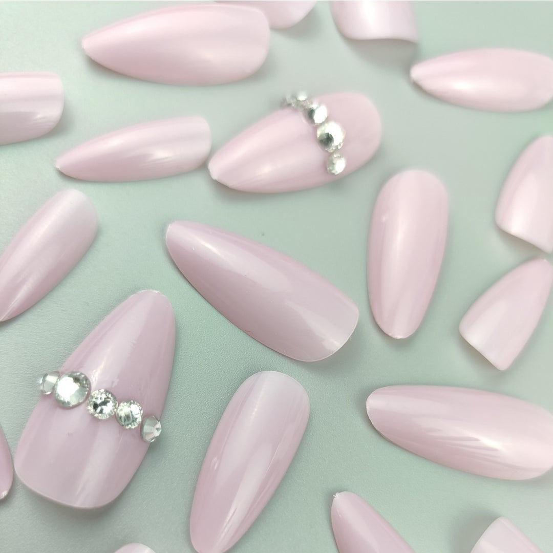 Elegant Almond-Shaped Nail Enhancements Stornfield 1789915615