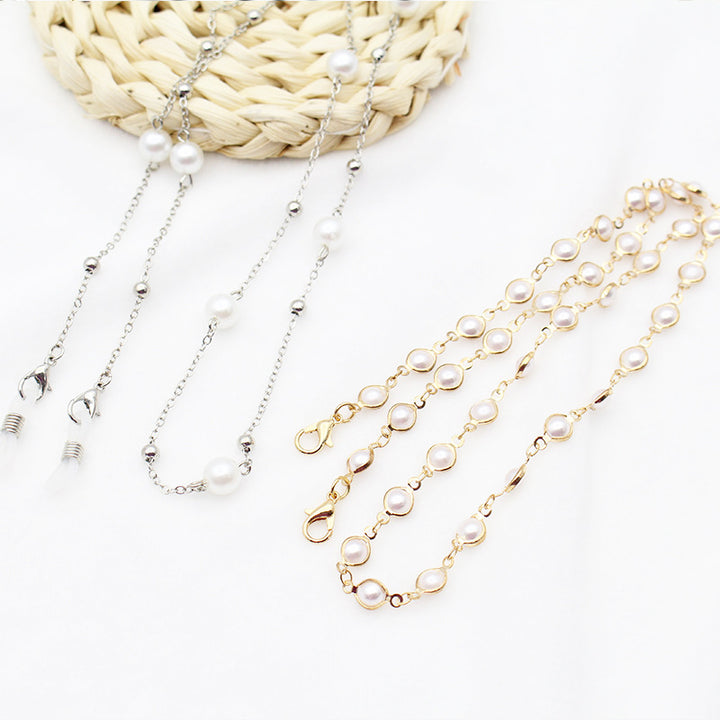 Elegant Pearl-Linked Eyewear Chain Stornfield