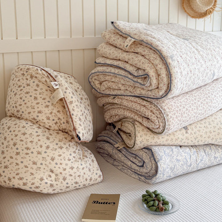 Quilted Cotton-Blend Light Comforter with Botanical Micro-Print and Contrast Piped Edge