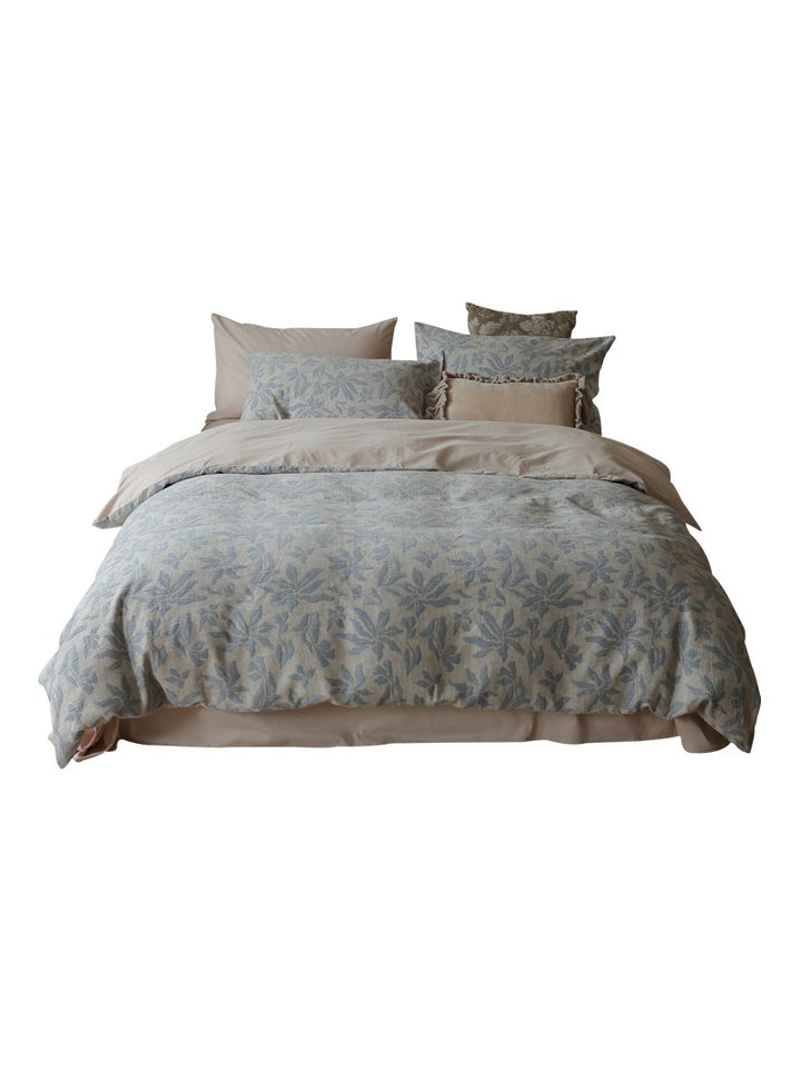 Elegant cotton-linen bedding set with quilted jacquard structure
