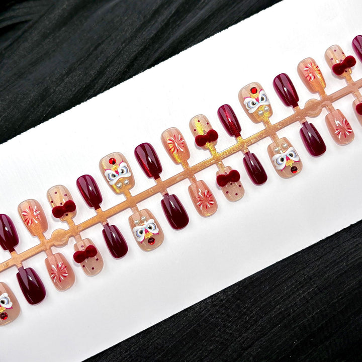 Artistic Red-Themed Press-On Nail Art Set