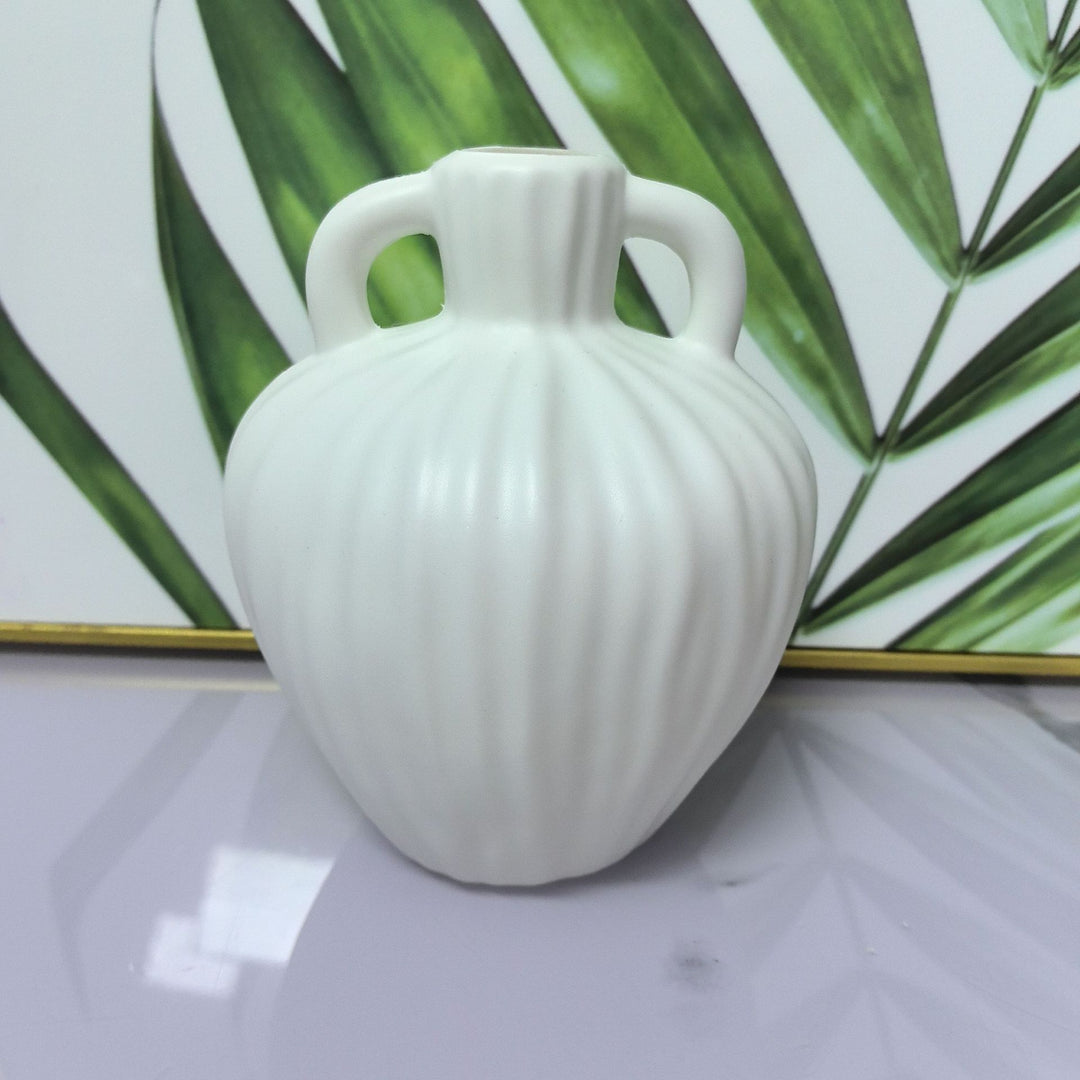 Elegant Ribbed Decorative Vase Stornfeild