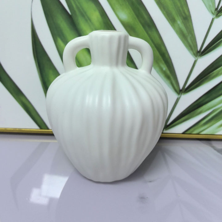 Elegant Ribbed Decorative Vase Stornfeild