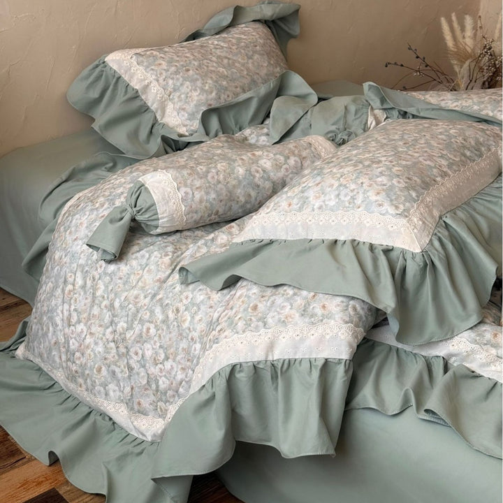 Vintage floral bedding set with ruffled bed skirt and lace trim