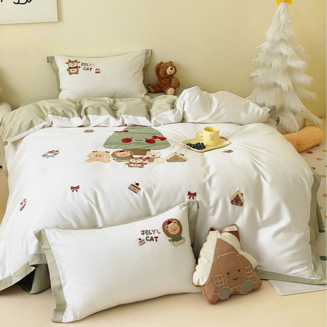 Children's bedding set with applied animal motifs, cotton satin and contrasting hem edge
