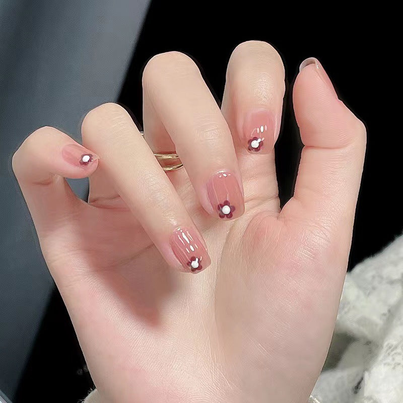 Artful nail art with flower decorations Stornfield