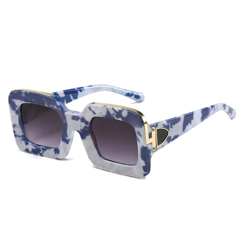 Women square sunglasses with luxurious design and golden accents Stornfield