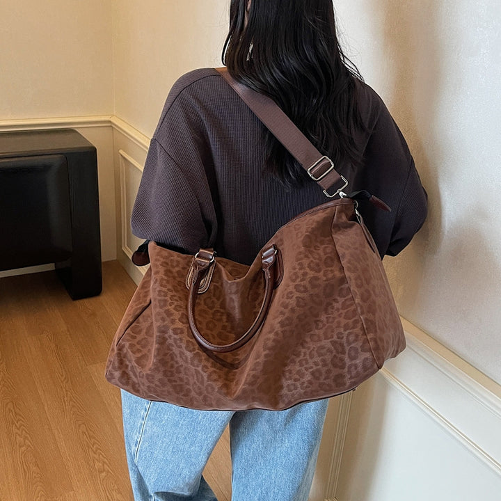 Fashionable travel bag with comfortable carrying handles Stornfield