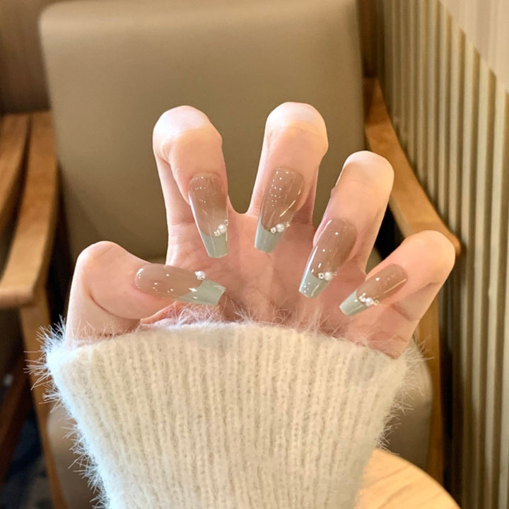 Playful art nails with shimmering designs and 3D applications Stornfield