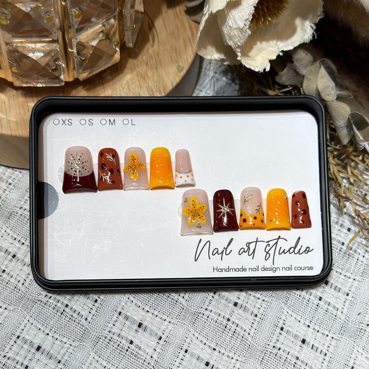 Handmade Floral Press-On Nail Set Stornfield
