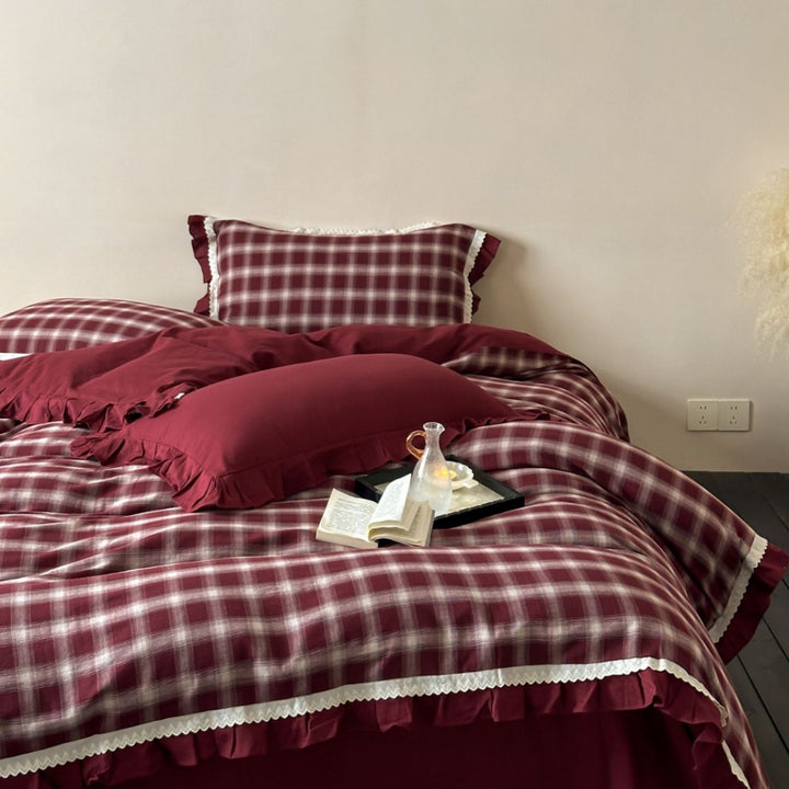 Romantic bedding set made of cotton satin with ruffles and lace trim