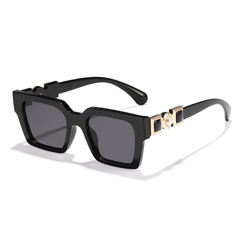 Women's fashionable sunglasses with glamorous frame Stornfield
