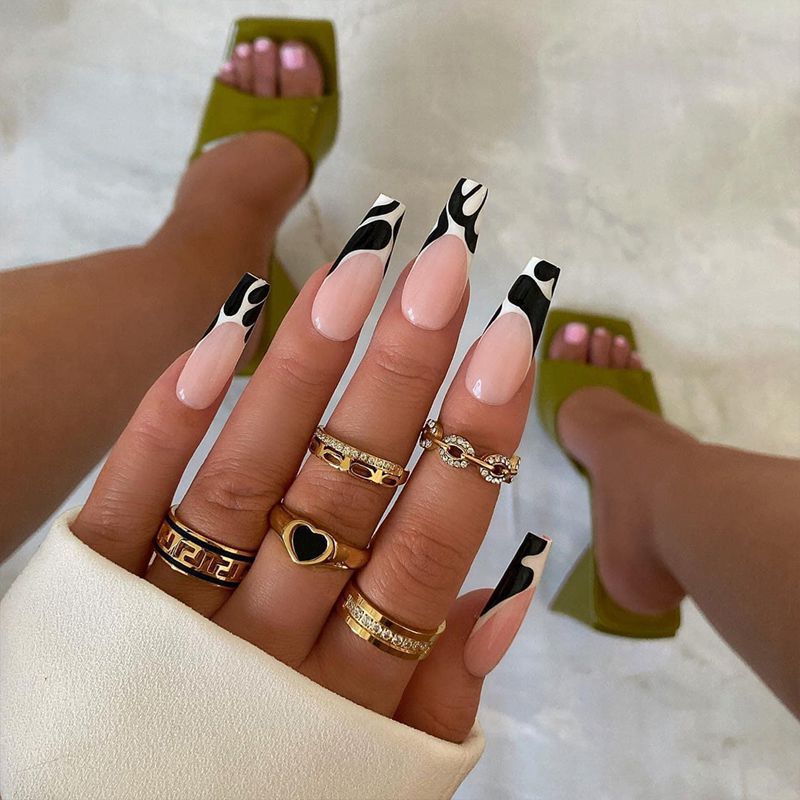 Artificial nail set with unique patterns Stornfield