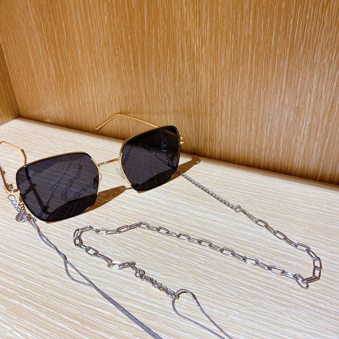 Fashionable sunglasses with luxurious chain strap Stornfield