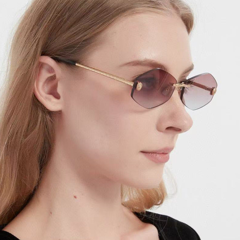 Women's geometric sunglasses in modern design with elegant metal frame Stornfield