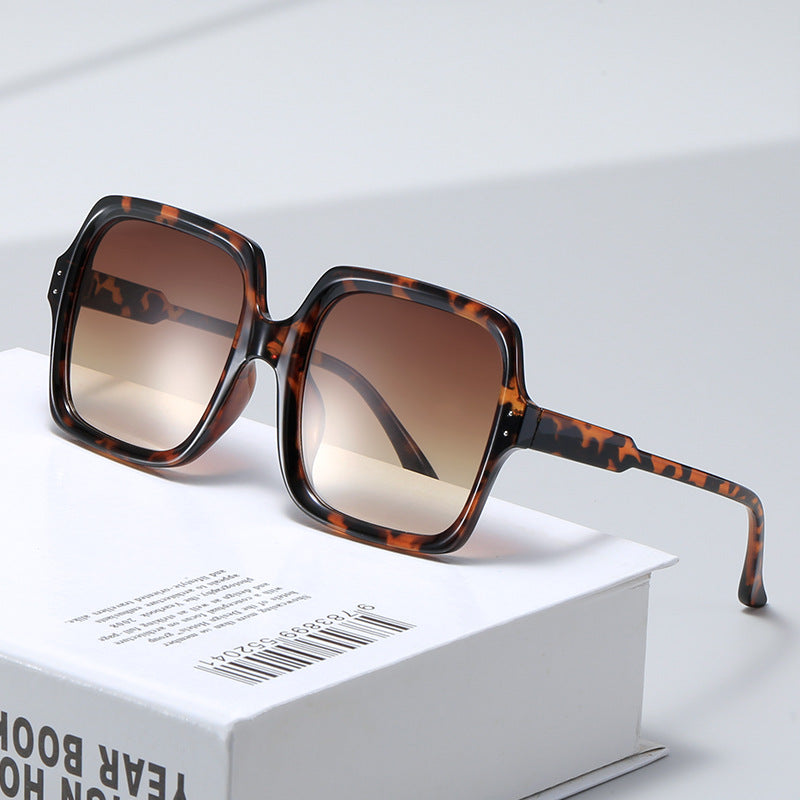 Women’s trendy oversized sunglasses with modern design Stornfield