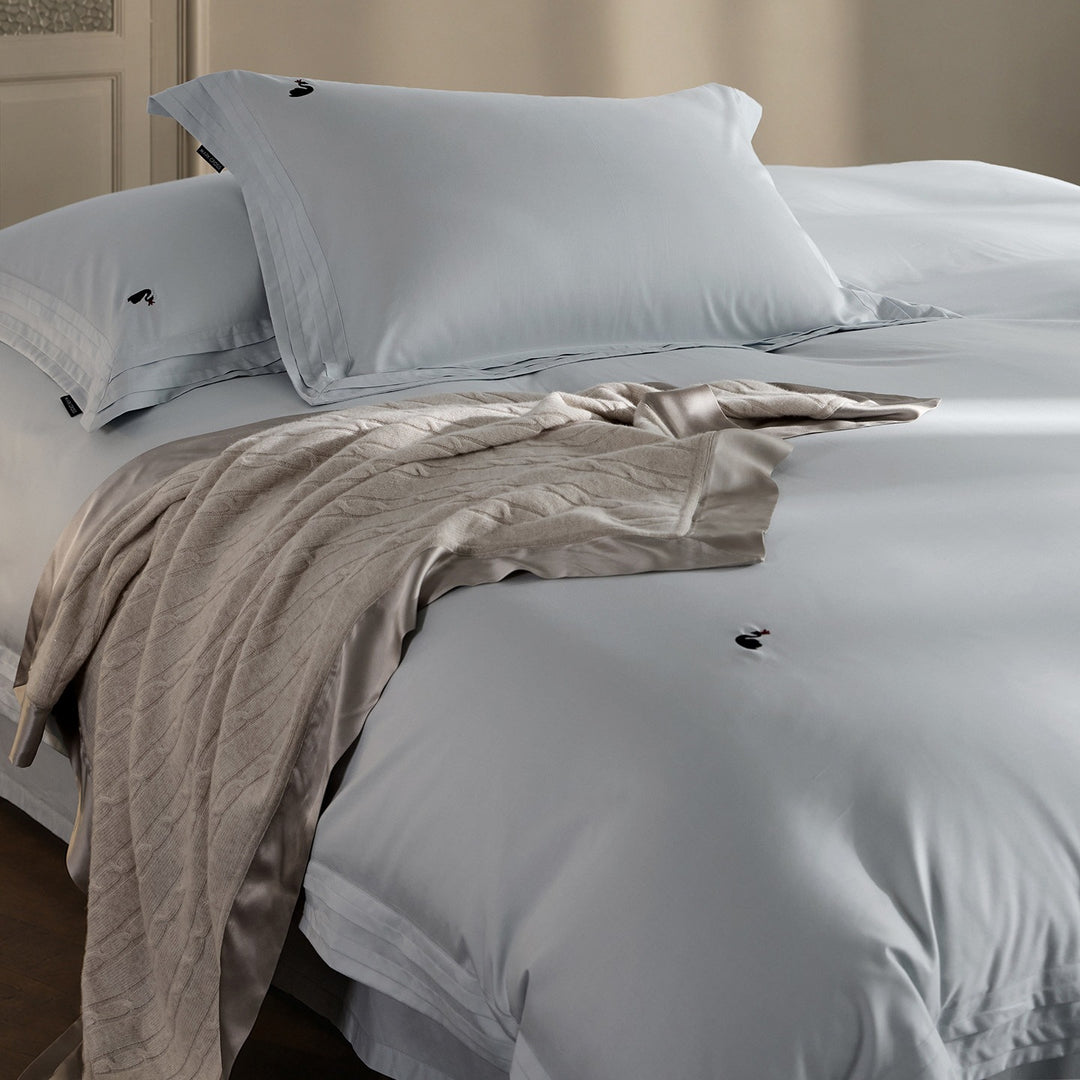 Fine-made duvet cover set made of Mako cotton with subtle monogram embroidery & pleated border