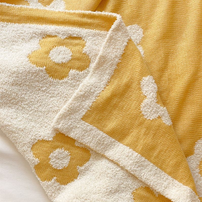 Unisex Cozy Blanket with Floral Design Stornfield