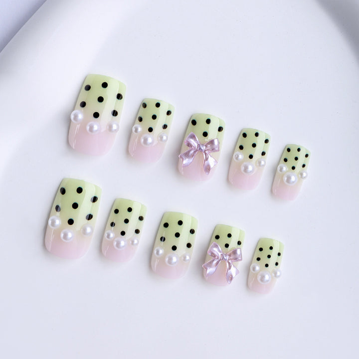 Artificial nails with playful dots and 3D elements Stornfield