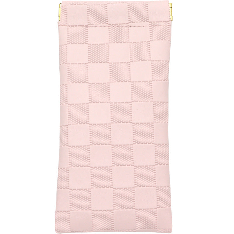 Fashionable Checkered Pouch Stornfield