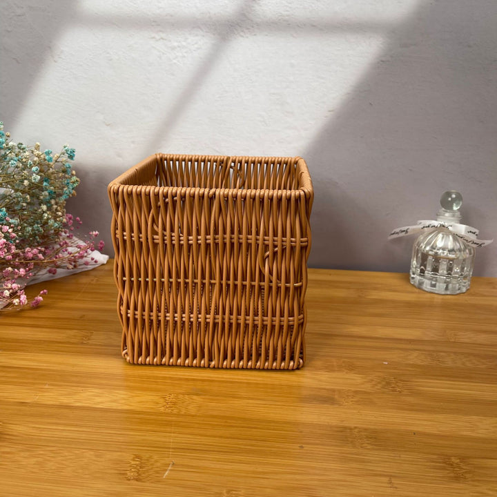 Women's stylish rattan container with pearl handle Stornfield
