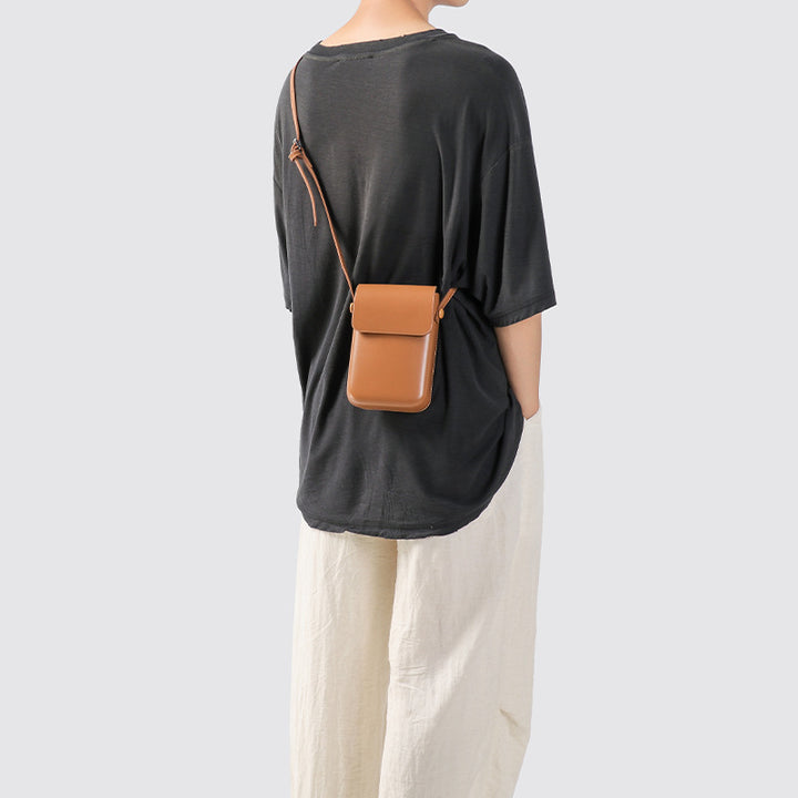 Compact Leather Crossbody Pouch Stornfield