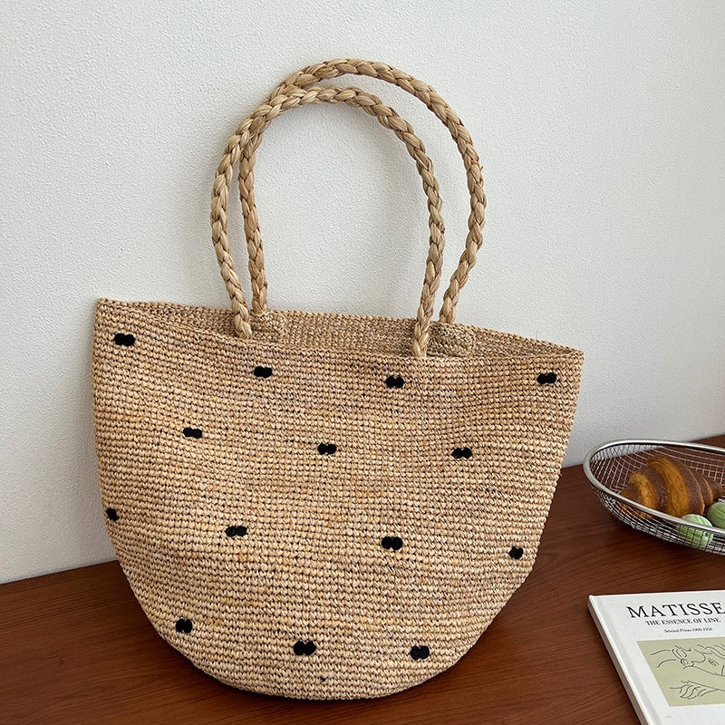 Handcrafted straw bag with geometric pattern Stornfield