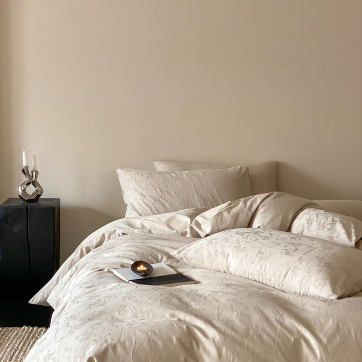 Premium duvet cover set made of breathable cotton satin with concealed zipper