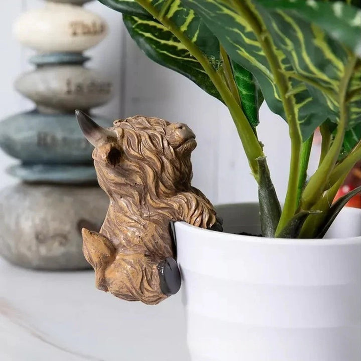 Highland Cow Dashboard Figurine Stornfield