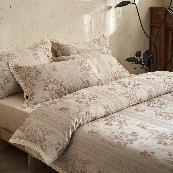 Floral Vintage-Inspired Cotton-Sateen Duvet Cover Set with Scalloped Lace Hem and Matching Shams