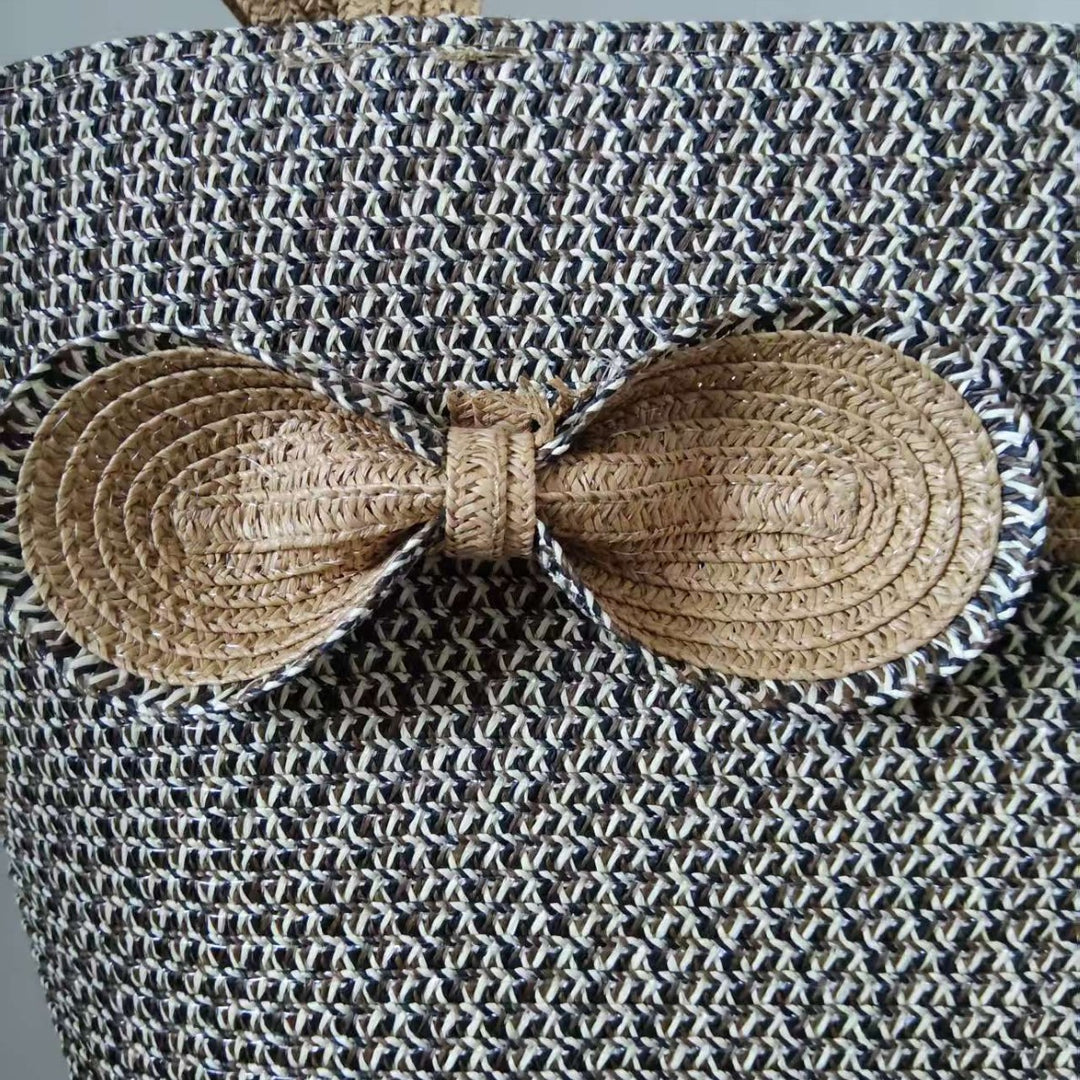 Elegant straw bag with decorative bow closure Stornfield