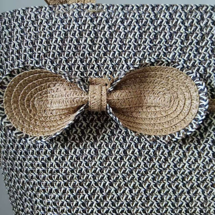 Elegant straw bag with decorative bow closure Stornfield