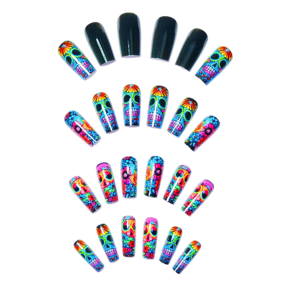 Nail art set with Lively Skull Design Stornfield