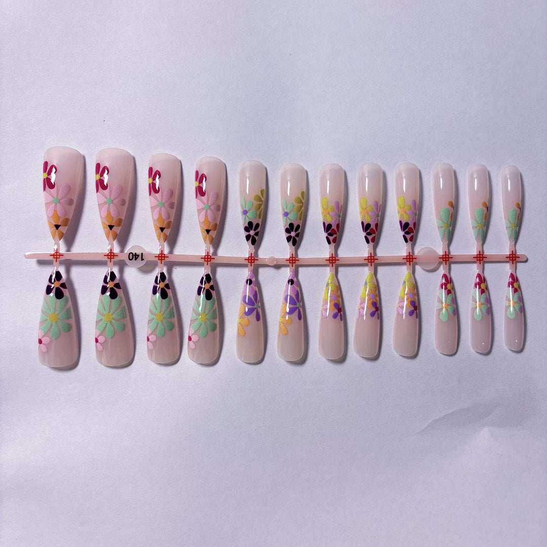 Nail art with floral patterns Stornfield