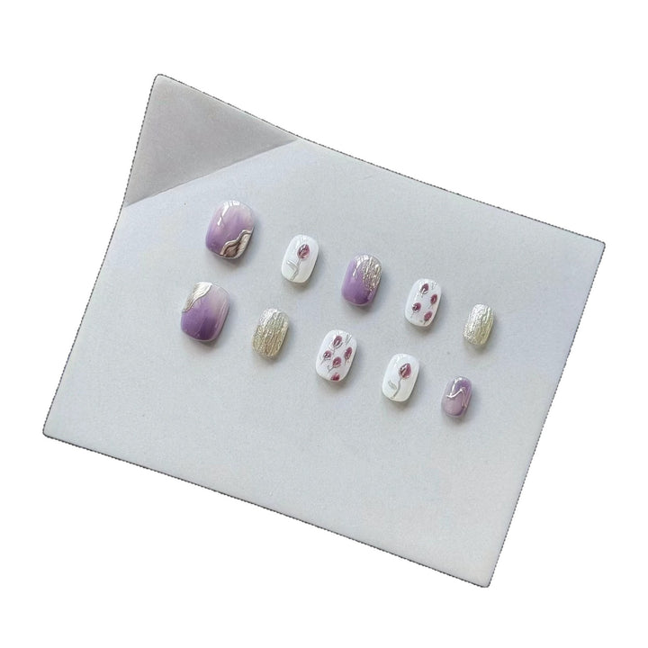 Artistic Press-On Nail Art Set with Floral and Metallic Accents