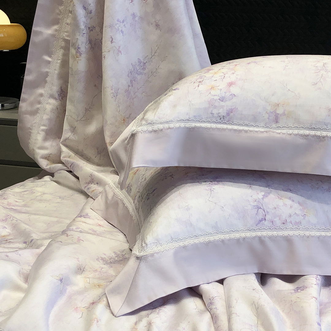 Pillowcase set made of cotton satin with delicate lace trim and satin piping