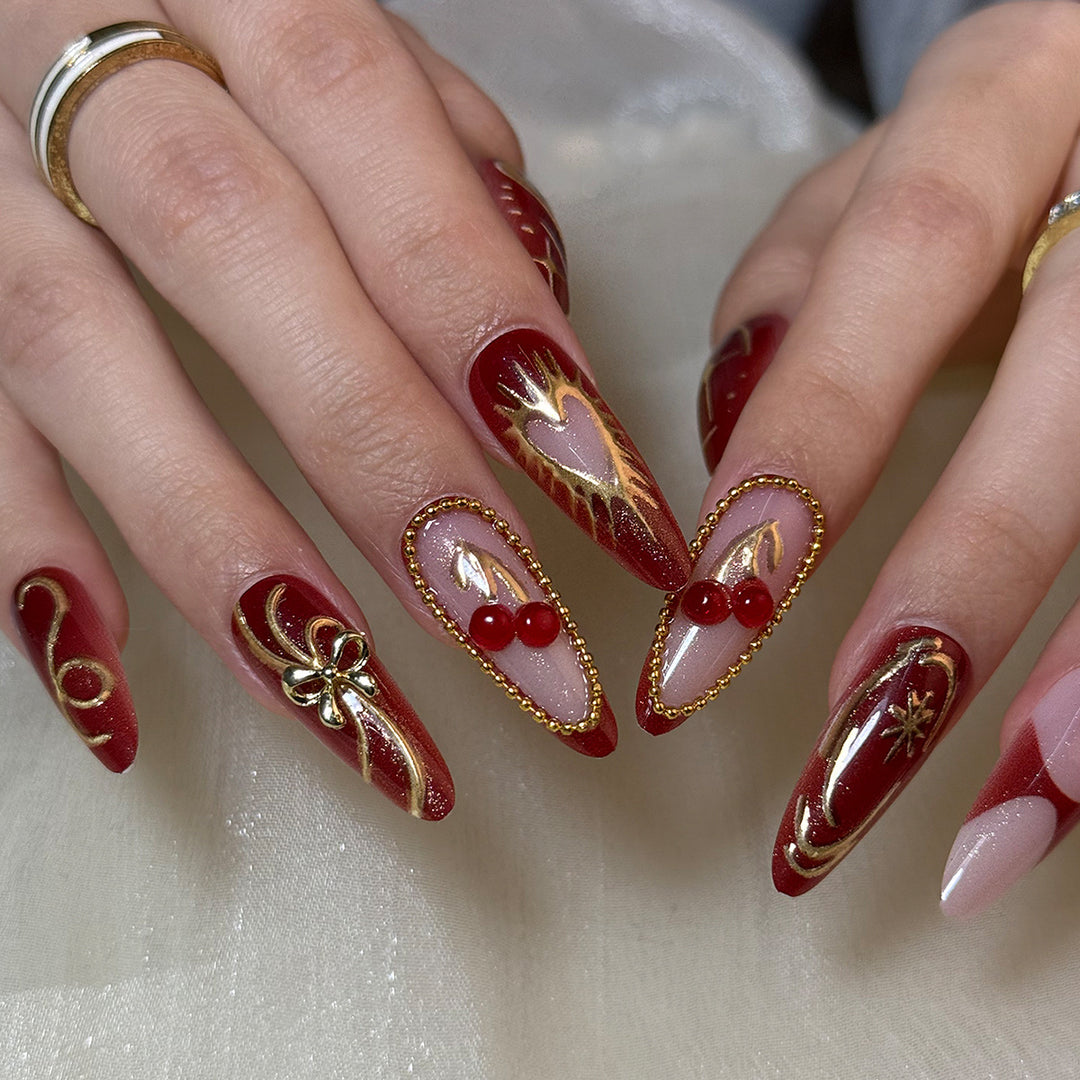 Artificial nails with elegant gold design Stornfield