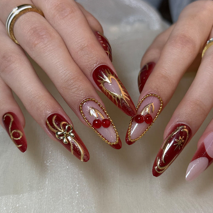 Artificial nails with elegant gold design Stornfield