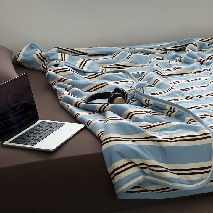 Quilted Comfort Comforter with Cute Cloud Dog Design