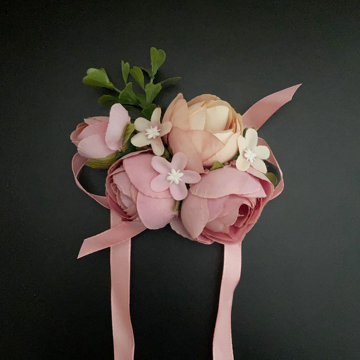 Elegant Floral Brooch