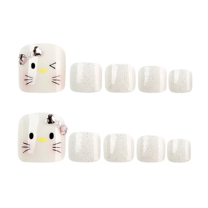 Artful toenail design with cute cat motif Stornfield