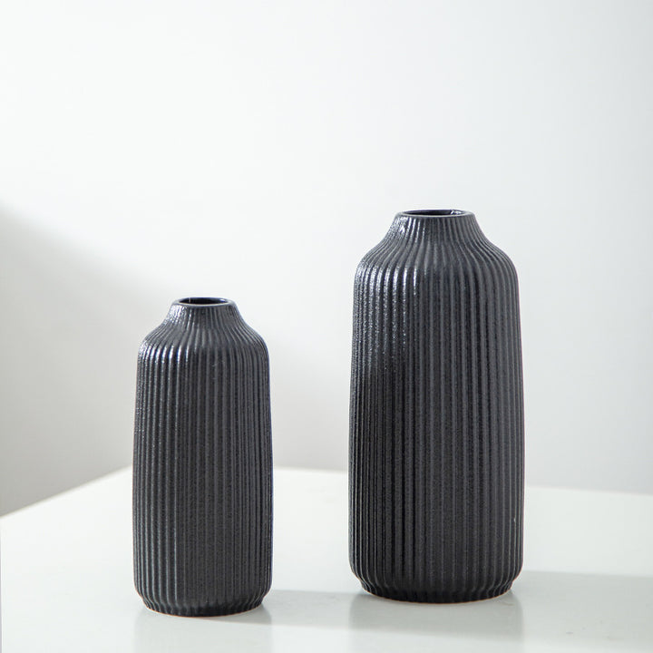 Elegant Ribbed Ceramic Decorative Vase Stornfeild