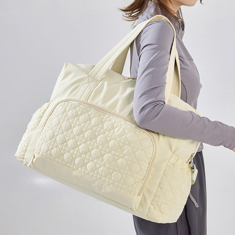 Sporty travel bag with innovative compartment design Stornfield