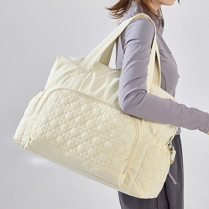 Sporty travel bag with innovative compartment design Stornfield