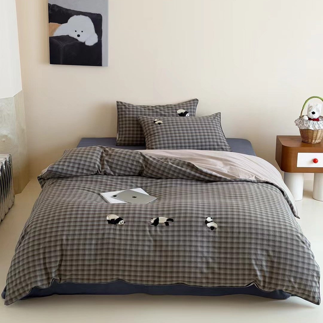 Cozy bed linen set made of cotton percale with fine check and panda appliqués