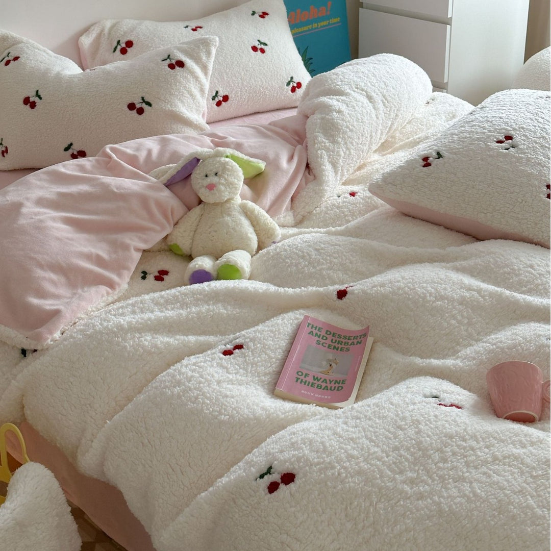 Cozy Sherpa blanket with embroidered teddy and cake motifs