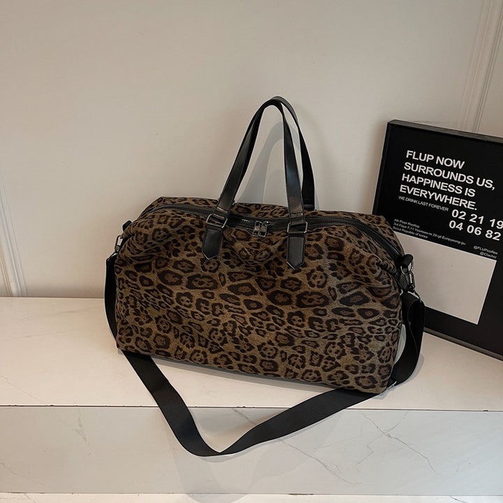 Weekend travel bag in fashionable leopard pattern Stornfield