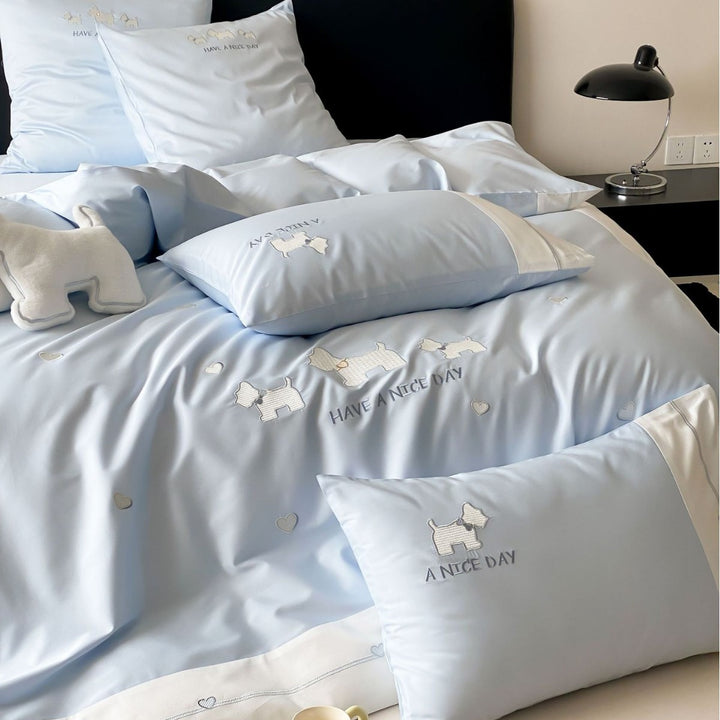 Cotton satin bedding set with embroidered dog motifs and reversible function