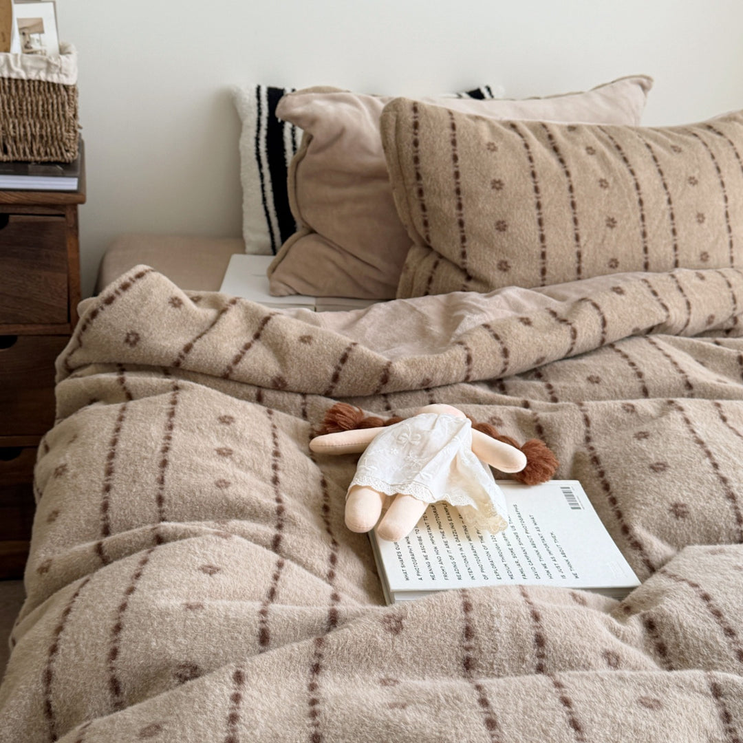 Plush Microfiber Patterned Duvet Cover and Pillowcase Set