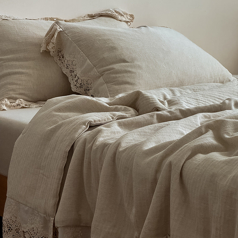 Bedding set made of linen-cotton blend with crocheted lace border